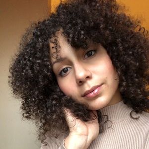 Meet your Posher, Adrianna